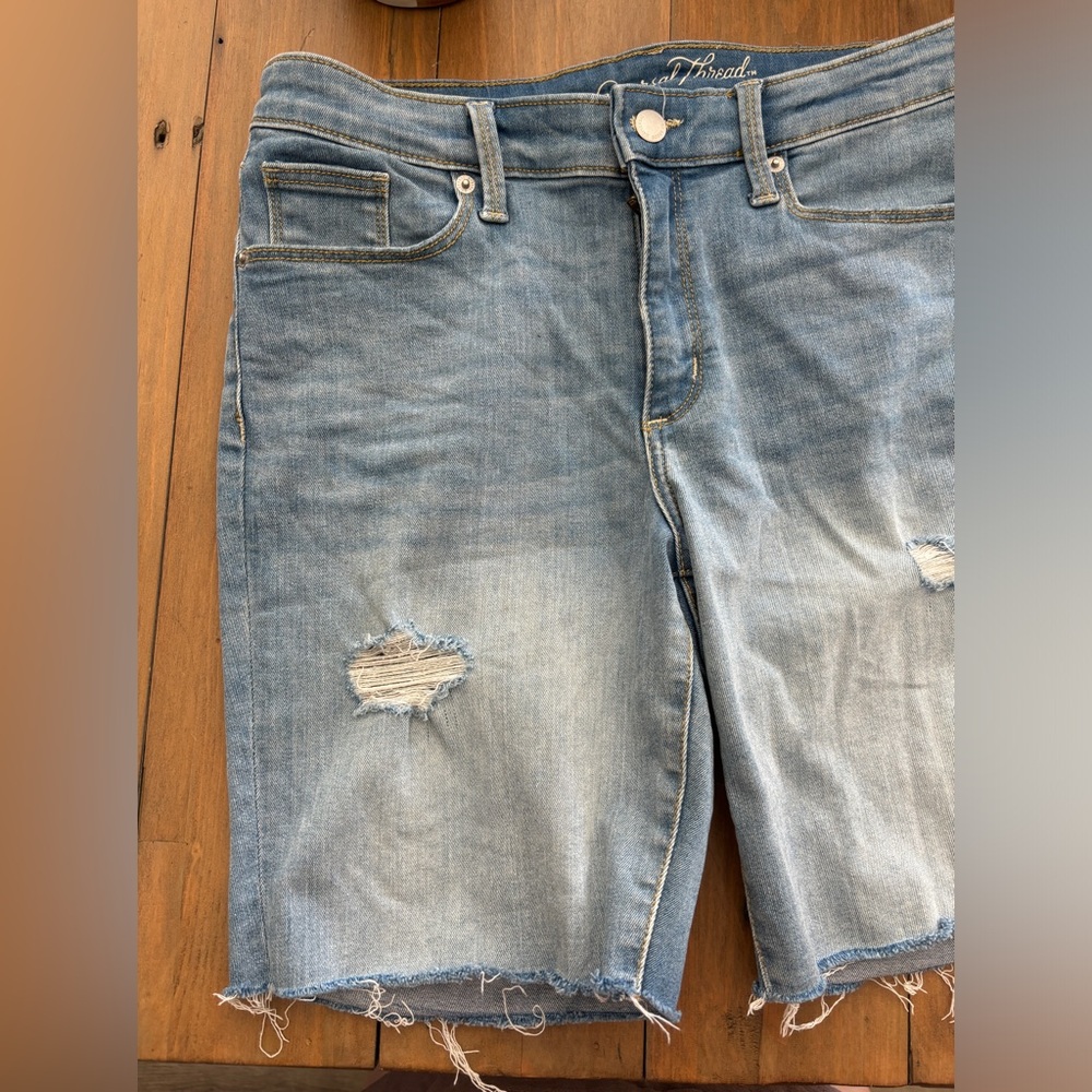 Universal thread mid Rise Bermuda Jean shorts - Picture 2 of 7